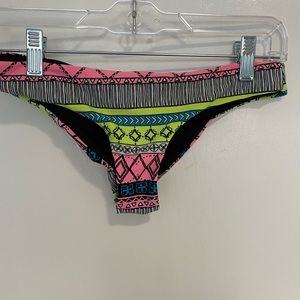 patterned reversible to black rip curl bottoms